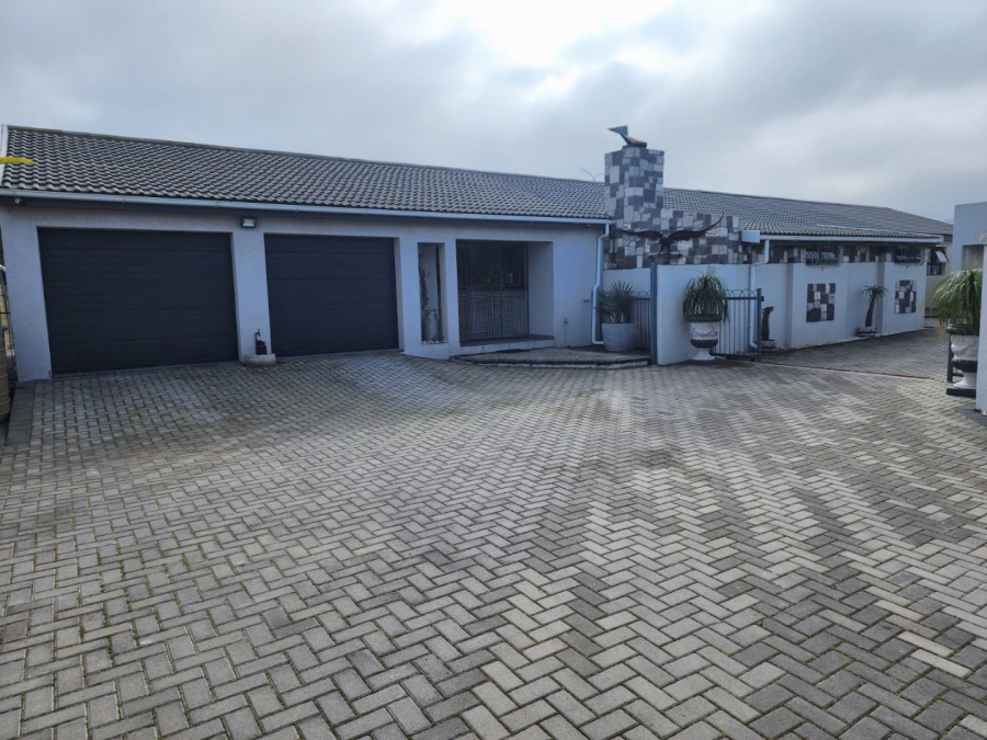 3 Bedroom Property for Sale in Loucharmante Western Cape